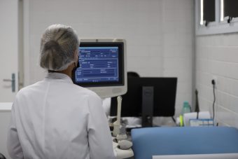 Casa da Mulher de Caieiras recebe novo aparelho de ultrassom