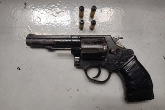 Homem é preso por violência doméstica e porte ilegal de armas em Francisco Morato