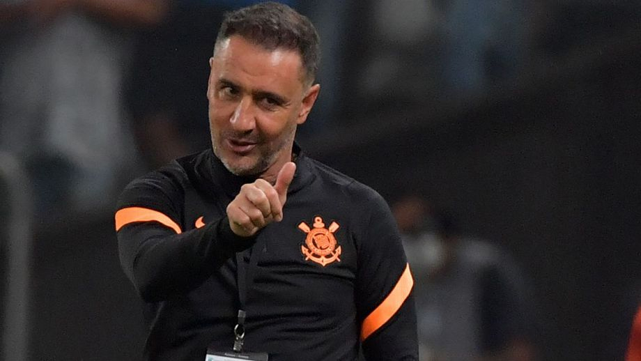 Corinthians anuncia que Vítor Pereira não segue como treinador