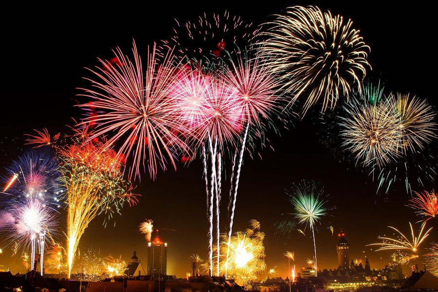 Fogos de artificio de diversos tipos, inclusive silenciosos. (foto: reprodução) 