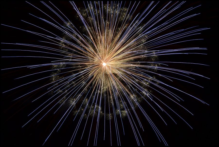 Fogos de artificio de diversos tipos, inclusive silenciosos. (foto: reprodução) 