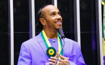Lewis Hamilton, piloto de F1, recebe título de cidadão honorário brasileiro