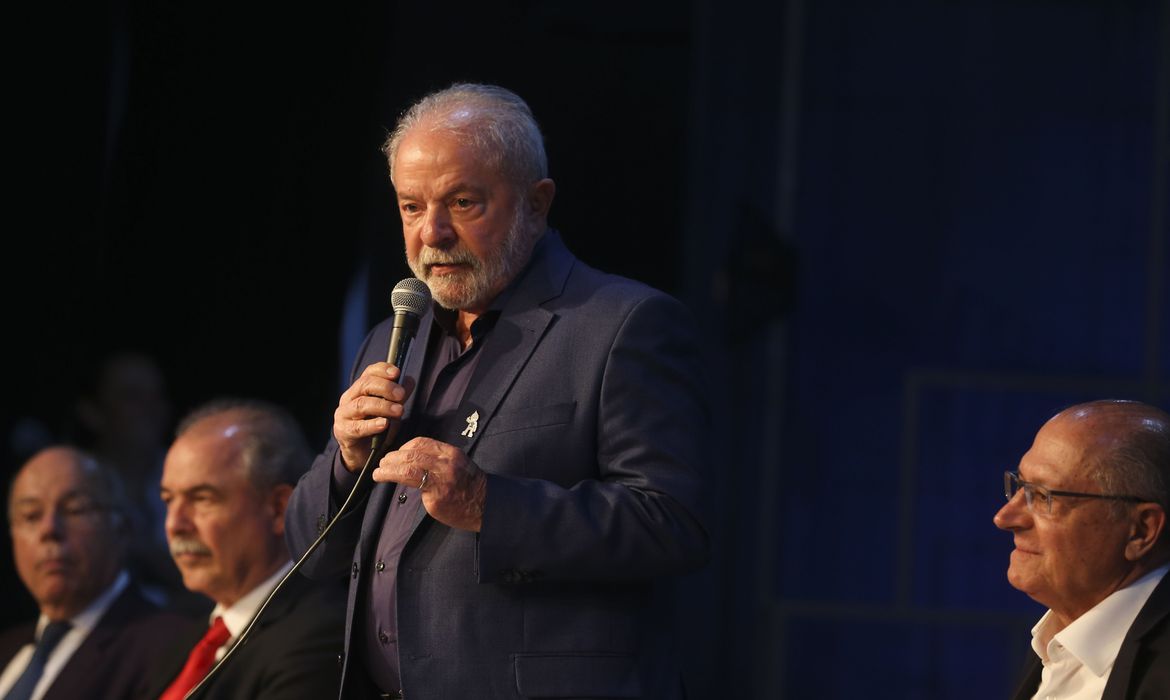 Aloizio Mercadante será presidente do BNDES no governo Lula
