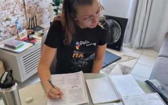 Luciana, primeira colocada no vestibular de engenharia do ITA