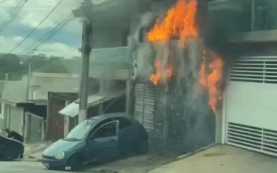 Incêndio ganha proporções em Franco da Rocha e preocupa vizinhos