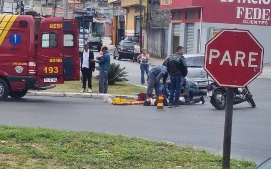 Motoqueiro é atendido por resgate em Caieiras