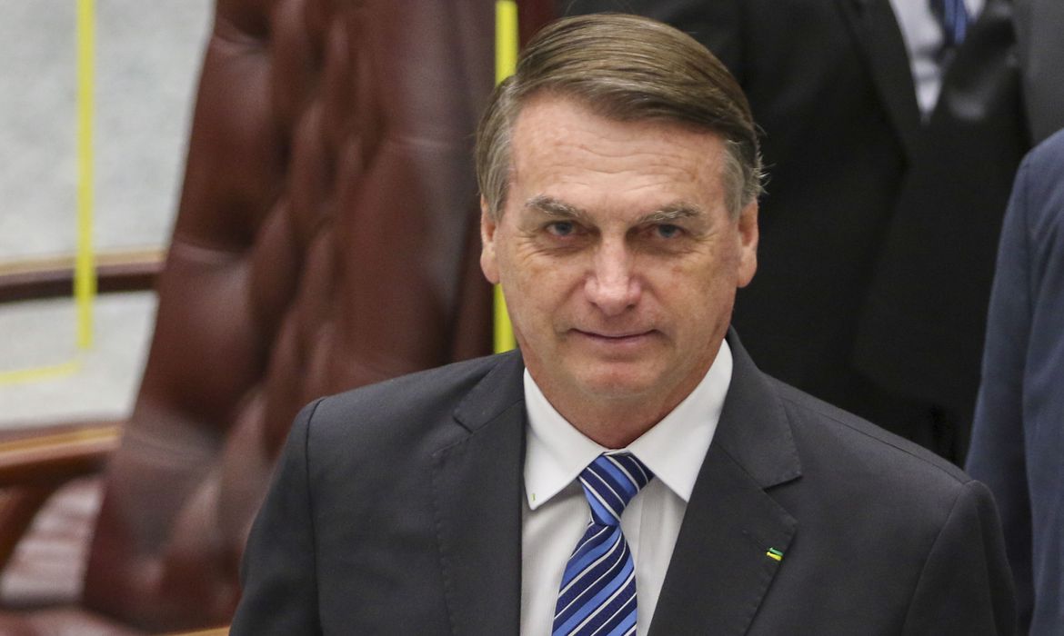 Bolsonaro renovou concessões da Globo, Band e Record