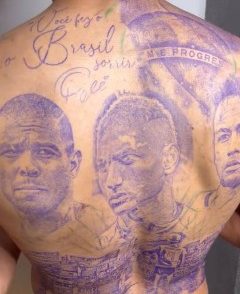 Richarlison fecha costas com nova tatuagem: Ronaldo, Neymar e frase de Pelé 