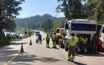 Deslizamento de terra em rodovia de Franco da Rocha
