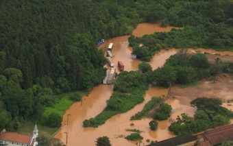 Temporais causam destruição na região