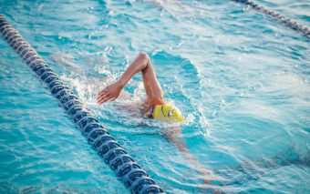 Depredação suspende aulas de natação em Francisco Morato