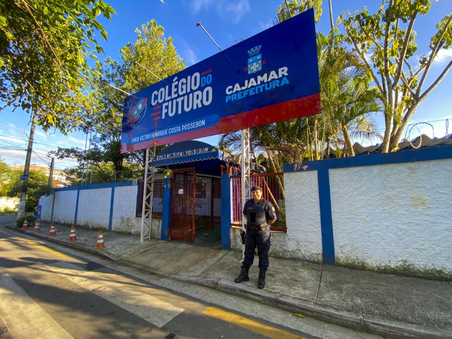 Com o objetivo de garantir a segurança dos alunos e profissionais da educação, a Prefeitura de Cajamar implementou o Programa Escola Segura.