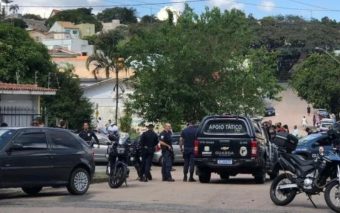 Homem em fuga causa acidente e tenta atropelar guardas em Jundiaí, deixando um ferido – Motivação chocante revelada pela vítima