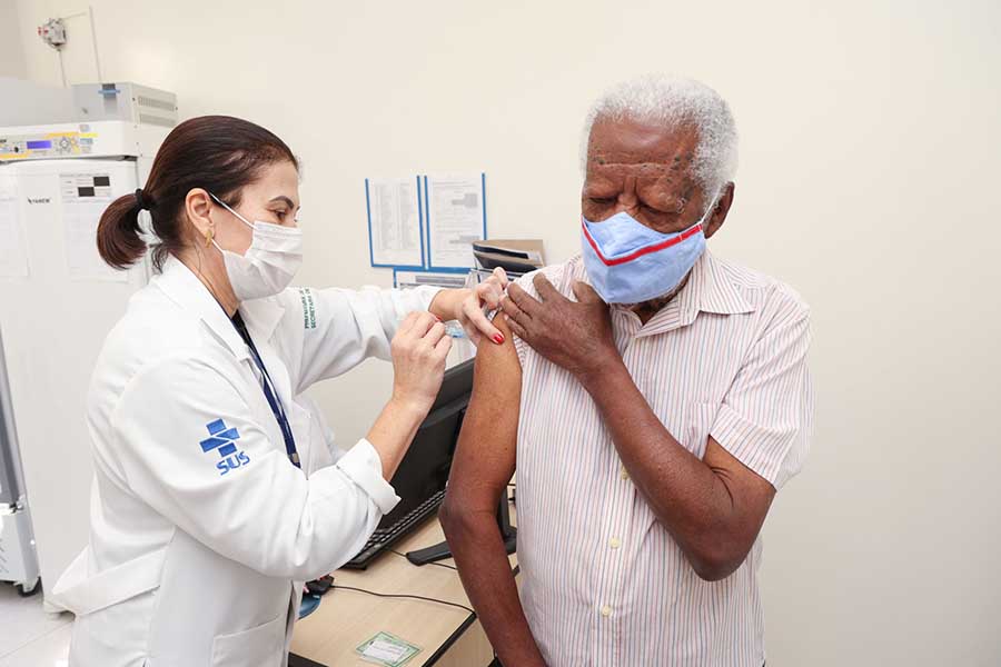 Mais de 3 mil doses de vacinas foram aplicadas no Jundiaí em ação