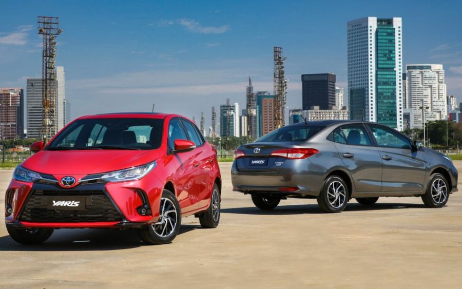 Com o Yaris 2023, a Toyota reafirma seu compromisso em oferecer qualidade e tecnologia de ponta. Seu conjunto de recursos inclui câmbio automático, garantindo uma experiência de condução suave e prazerosa em todas as situações. (Foto: divulgação)