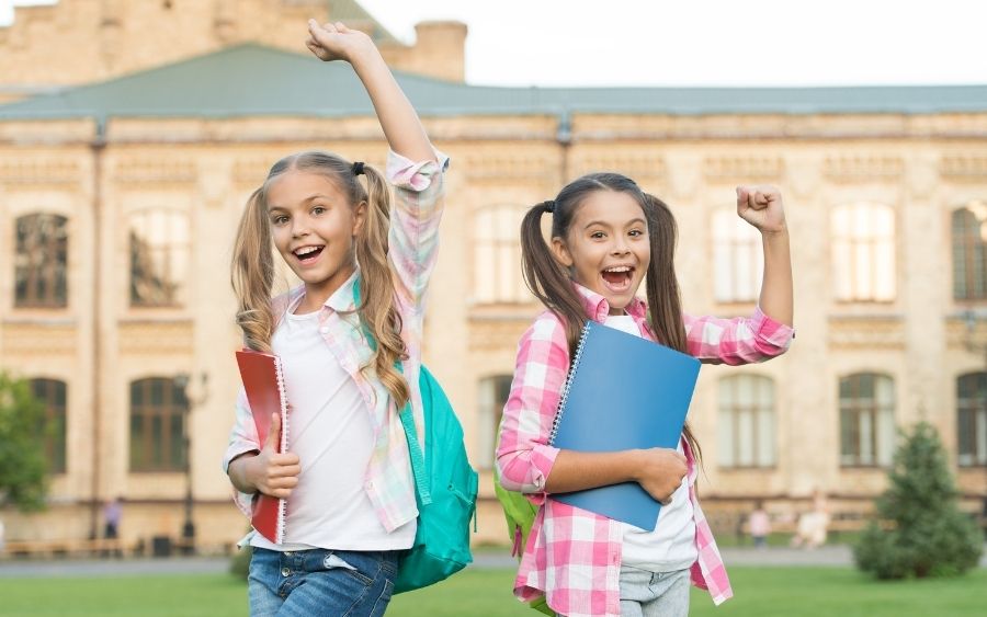 A segurança infantil durante as férias não deve ser negligenciada, pois é através dela que podemos proporcionar momentos de diversão e alegria, sem colocar em risco o bem-estar dos pequenos.