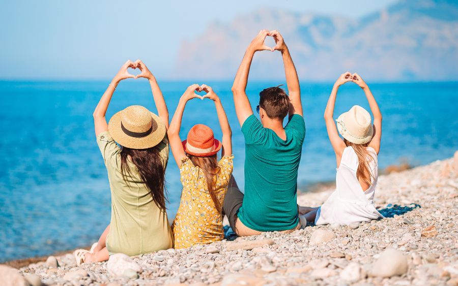 Durante as férias escolares, as crianças terão a oportunidade de explorar novas atividades, viajar e criar memórias inesquecíveis ao lado de seus familiares.
