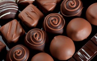 Comprar chocolate: 6 benefícios do chocolate para o cérebro