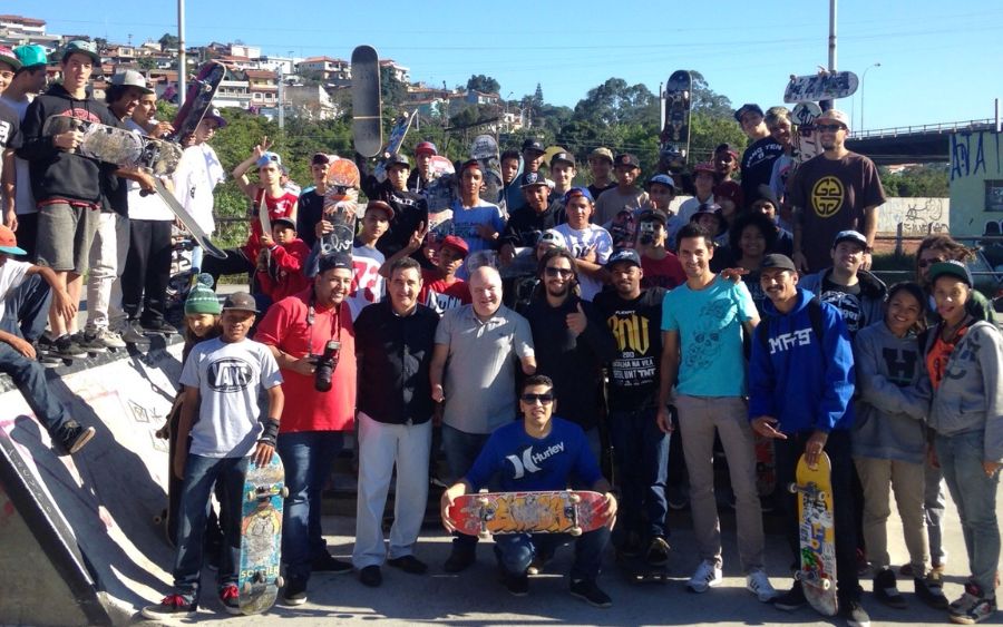 A dedicação e o empenho de Raphael não se limitaram apenas à produção de pranchas, mas também à organização de eventos e campeonatos, promovendo a cena do skate e incentivando os skatistas da região. (foto: arquivo pessoal)