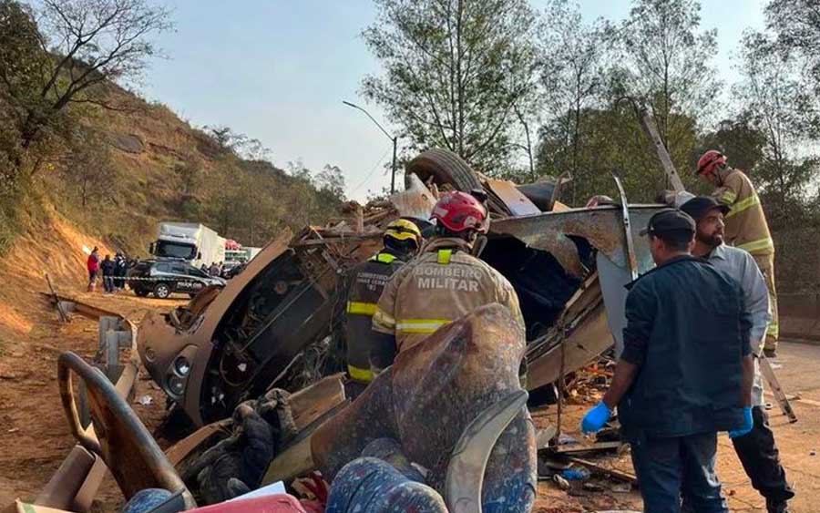 Tragédia na BR-381: Acidente de ônibus de torcedores do Corinthians deixa 7 mortos em Brumadinho