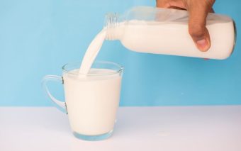 Leite supera água na hidratação segundo estudo escocês