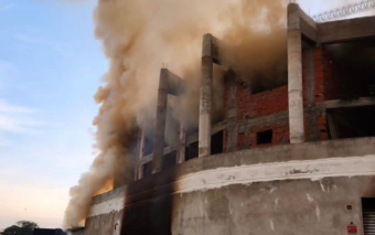 Incêndio de Grandes Proporções Devasta Empresa em Laranjeiras – Jd dos Abreus, Caieiras