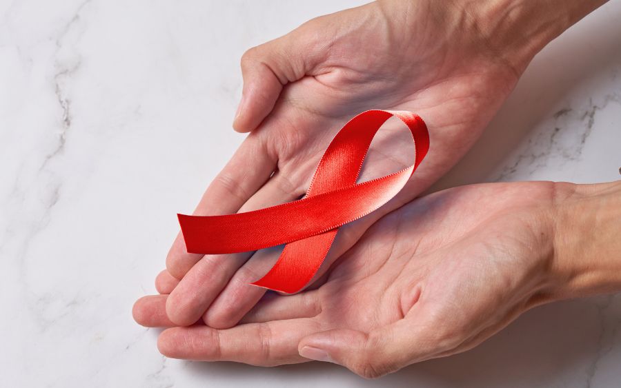 Dezembro Vermelho: A Realidade do HIV/AIDS e ISTs no Brasil