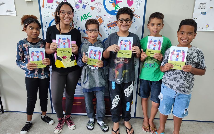 Crianças  do Projeto Cultural da Casa Patris produzem seu primeiro livro: “Todos por Taurinos”