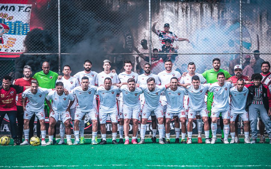 Em pé; César, Jailson, Pão, James, Ganso, Pitta, Leo Motta, Maurício Ramos, Jorge Mauá, Rayan e Fran treinador. Agachados; Lukinhas, Bodao, Márcio Pit, Caique, Romerito, Sapo, Lucas Tavares, Matheusinho, Leketa, Dieguinho e Felipinho. (Fotos: <a href="https://www.instagram.com/jriquelmefoto/?hl=pt-br" rel="noopener" target="_blank">Jonatas Riquelme</a>)