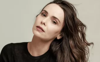 Assustador! Débora Falabella revelou que é perseguida por uma Stalker há 10 anos