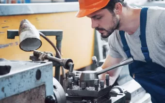 PAT Caieiras: vagas de emprego para torneiro mecânico