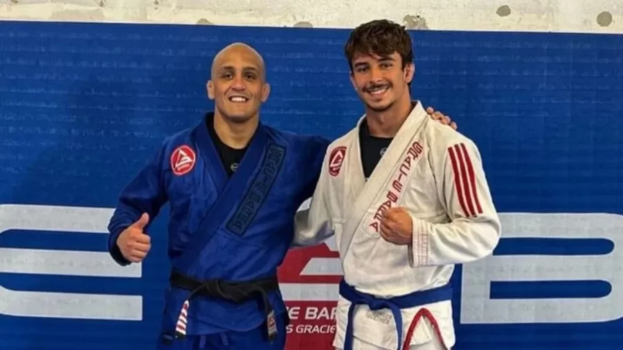 Davi Contino, filho de Anna Lima e Gabriel O Pensador, venceu um campeonato estadual de jiu-jitsu no Rio. Ele disputou três lutas e ganhou todas - Foto: reprodução / Instagram