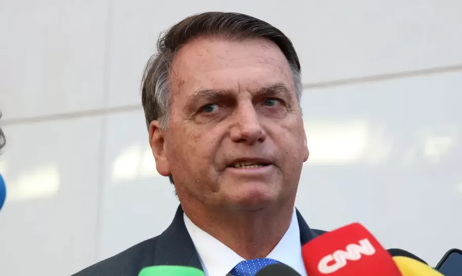 ‘A gente nunca sabe se estão gravando’, disse Bolsonaro. Alexandre de Moraes, do STF, retirou sigilo da gravação