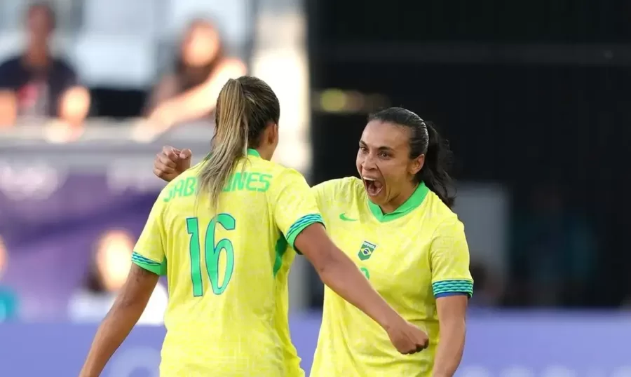 Gabi Nunes marca gol após passe de Marta e garante vitória na estreia olímpica