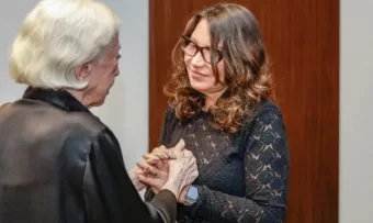 Fernanda Montenegro lê Simone de Beauvoir e emociona Janja em SP