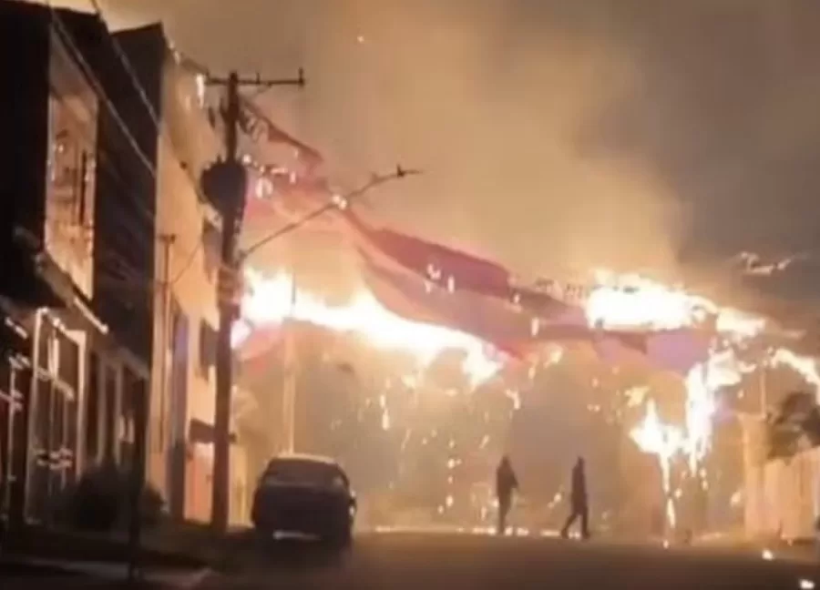 Balão pega fogo após atingir rede elétrica na Zona Leste de São Paulo