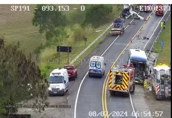 Acidente entre ônibus e micro-ônibus em Ipeúna resulta em vítimas fatais