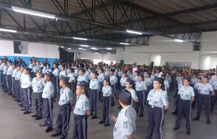 Justiça de São Paulo Suspende Temporariamente Programa de Escolas Cívico-Militares