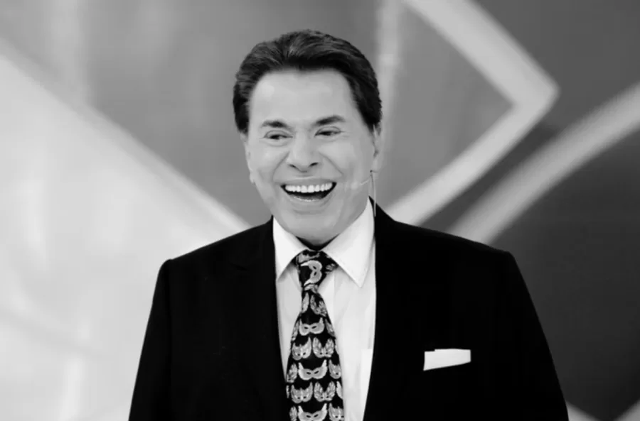 O apresentador e empresário Silvio Santos, fundador do SBT, faleceu aos 93 anos, deixando um legado de mais de 60 anos na televisão brasileira.