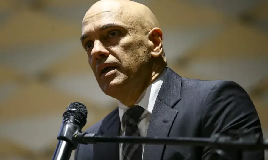 Alexandre de Moraes teria direcionado investigações contra aliados de Bolsonaro, revela Folha