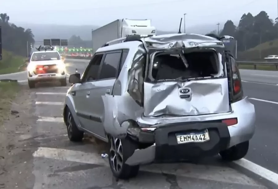 Motorista morre atropelado ao tentar fugir da polícia na Rodovia dos Bandeirantes, em Caieiras (SP)