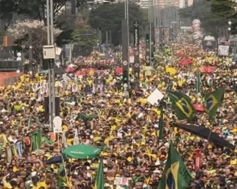 Ato na Paulista reúne multidão em protesto contra Alexandre de Moraes