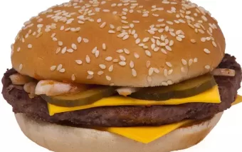 McDonald’s suspende venda de hambúrguer após surto de E. coli causar morte nos EUA