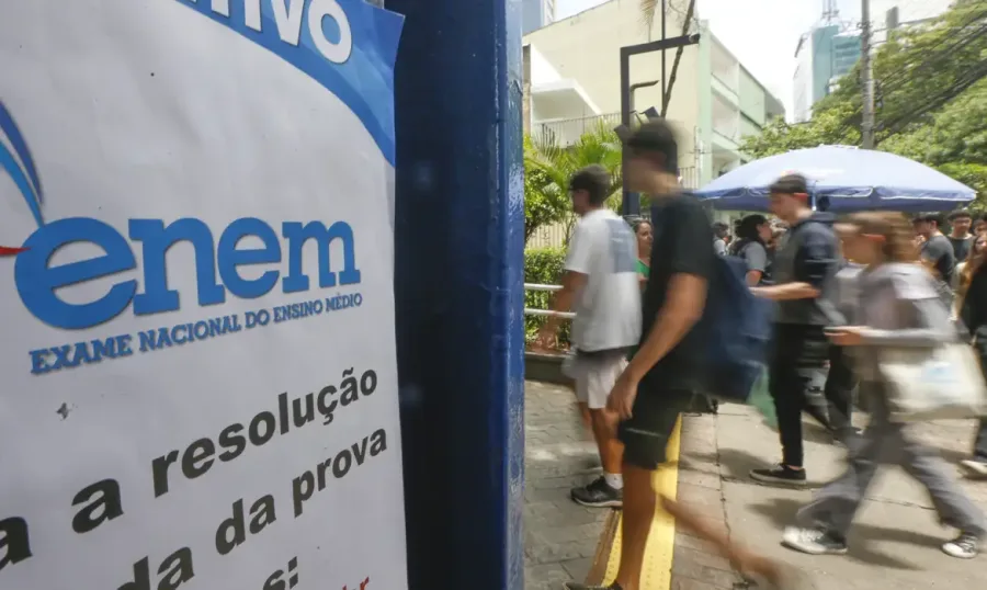 Resultados do Enem 2024 incluem 12 redações com nota mil, destaca MEC