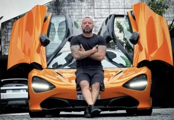 Influenciador e empresário morre após anestesia para fazer tatuagem