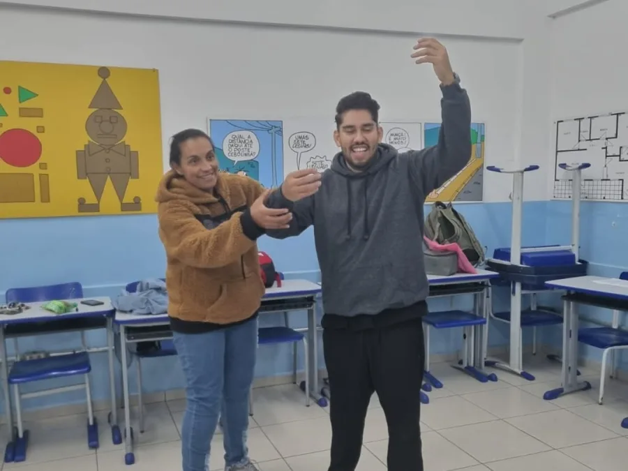 Oficina de teatro amplia repertório pedagógico de professores. (Créditos: Prefeitura de Caieiras)