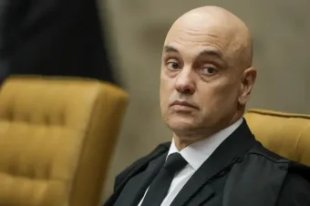 PF alerta risco de fuga de Bolsonaro para a Embaixada dos EUA; Moraes ordena policiamento integral na casa de Bolsonaro