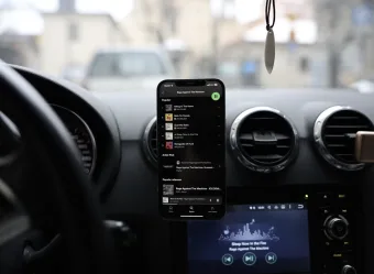 Spotify dá aumento e transforma carro em palco de reajuste: plano Duo sobe para R$ 31,90