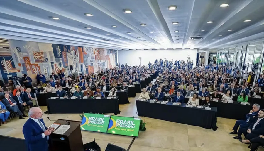 Lula diz que Trump “não tinha direito” de taxar o Brasil e o convida para a COP30 em Belém