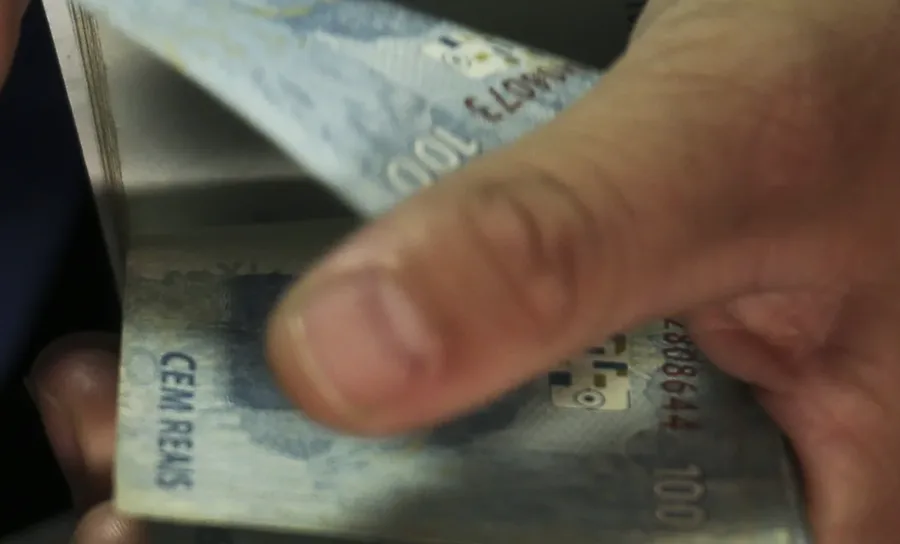 INSS cancela convênio com 8 bancos por golpe em aposentados